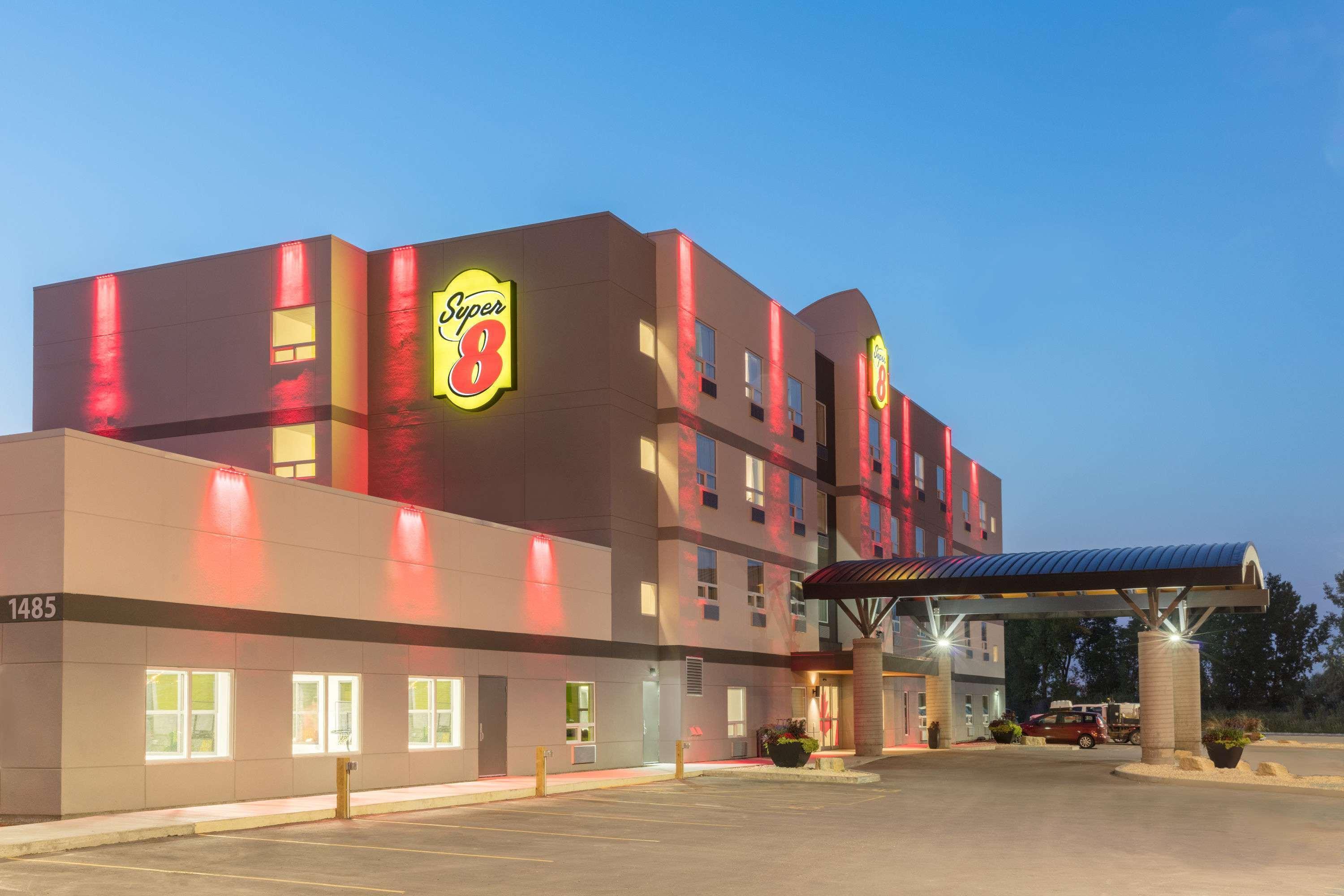 Super 8 By Wyndham Winnipeg East Mb Ngoại thất bức ảnh